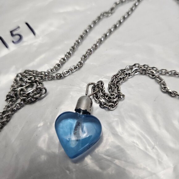 GRAIN OF RICE NECKLACE IN BLUE HEART PENDANT, WITH "MARY" - Picture 3 of 3
